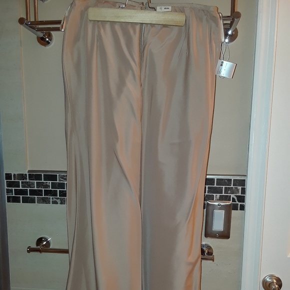 Uniqlo Skirt - Picture 6 of 8